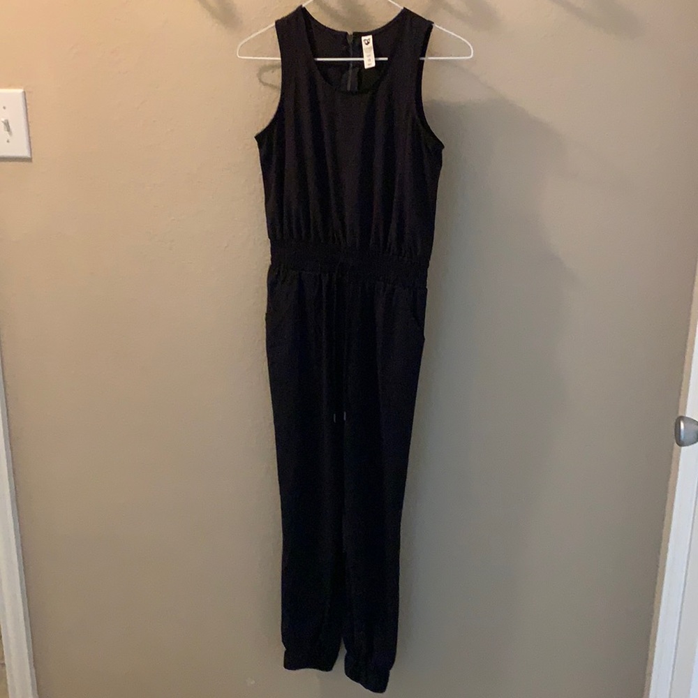 Girls black sleeveless jumper